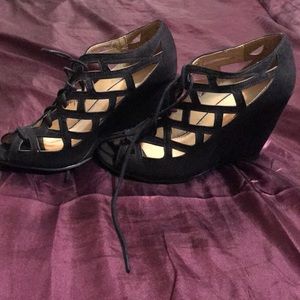 MIA LACE-UP CAGED HEEL